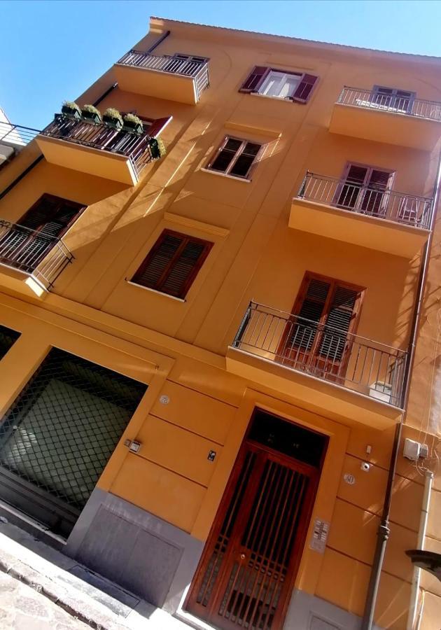 Ferienwohnung A Due Passi Dal Massimo Palermo Exterior foto